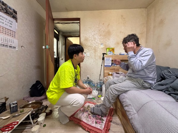 신체 사정 및 상담하는 모습
