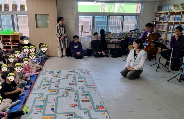 교육을 진행하는 모습