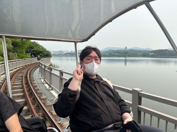 레일바이크를 타면서 함께 촬영한 사진
