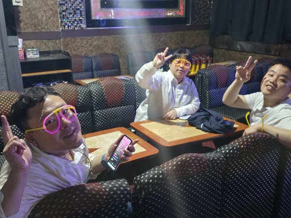 난타 공연 무대를 준비하고 있는 모습