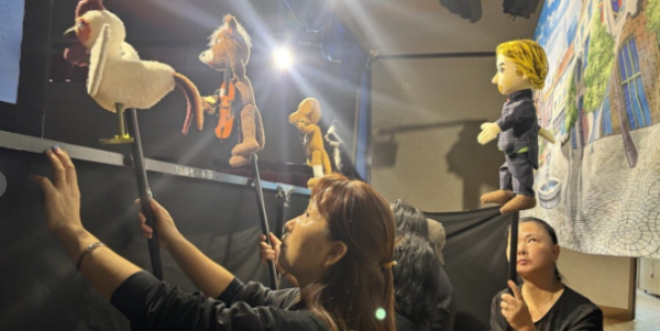 인형극 연습하는 모습