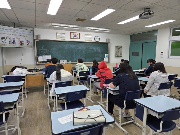 교육을 듣는 모습