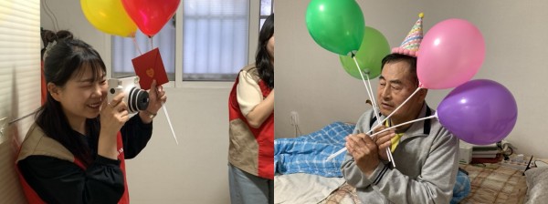 축하사진을 찍어주는 모습