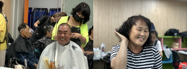미용서비스 받으며 좋아하는 이용인 모습
