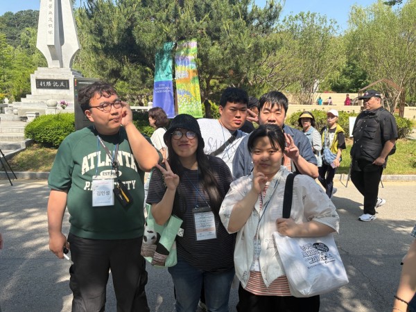 사생대회를 마친 후 기념사진 촬영