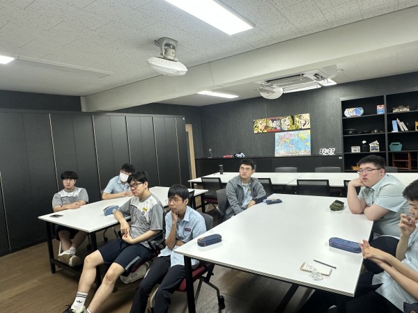 시간관리 교육을 듣는 모습