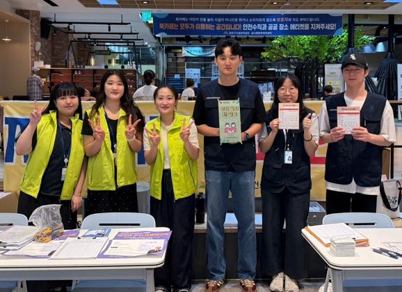 금천구정신건강복지센터와 함께 찍은 단체사진