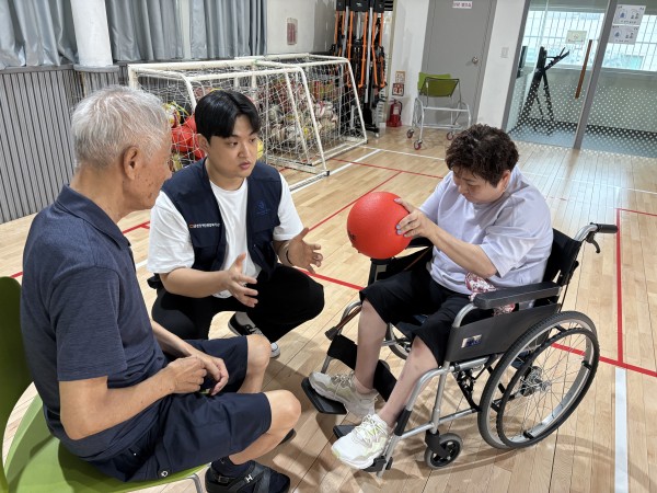 치료사와 함께하는 운동모습