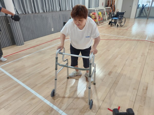 휠체어이용인 선자세 보행연습