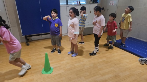 질서를 지키는모습