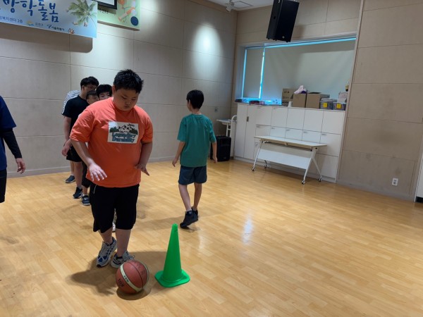 농구공을 떨어트린 참여자