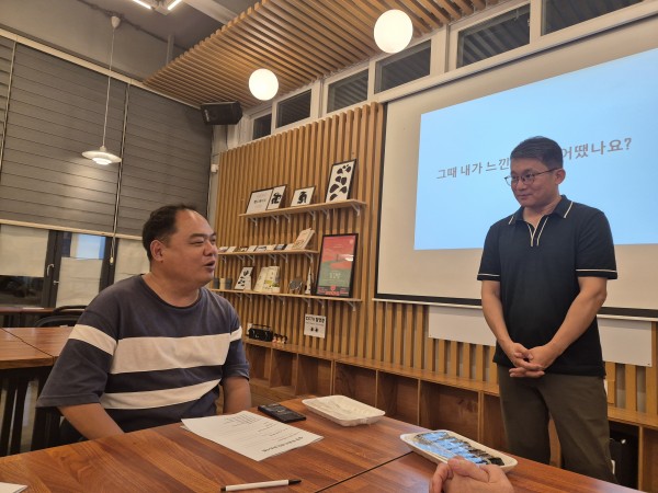 나의 이야기를 함께 전하는 모습