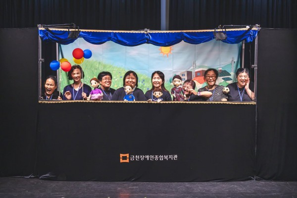 공연 후 단체사진