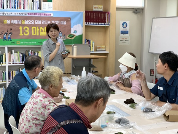 강사님의 설명듣고 있는 모습