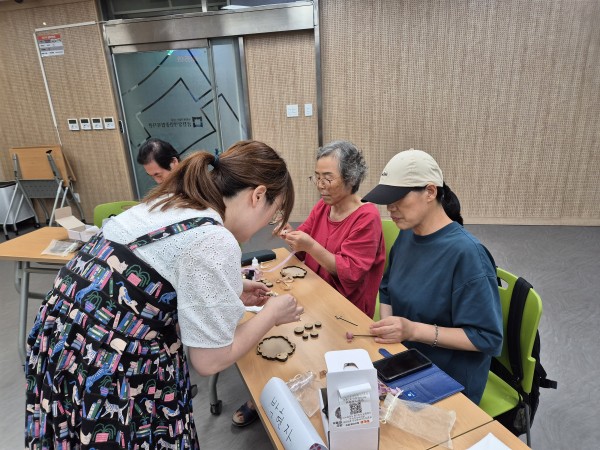강사님께서 도와주시는 모습