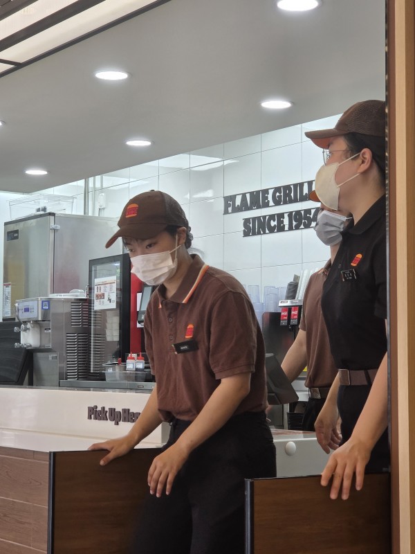 직무를 수행하려 가려는 모습