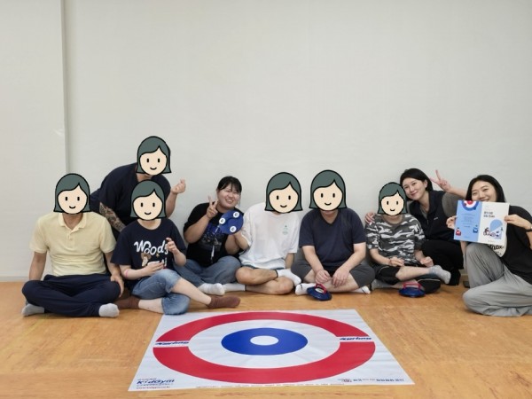 장애인주간보호센터 청락원 이용인분들과 단체 기념 사진
