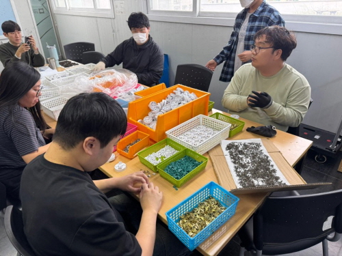 모두 함께 작업하는 모습