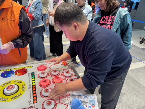 놀이체험에 참여하는 모습