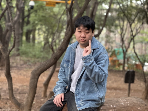 숲에서 쉬는 모습