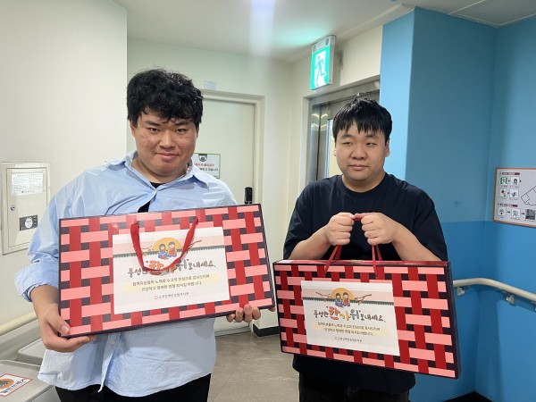 성실한 모습으로 직무에 임하는 참여자