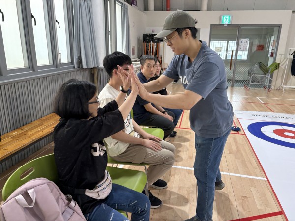유효투구 선공후 하이파이브