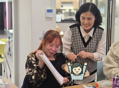 이름 삼행시를 소개하는 모습