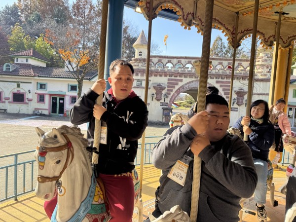 회전목마를 타요