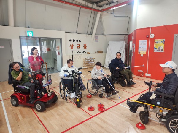 경기 전 예선라운드 경기 작전을 짜는 모습