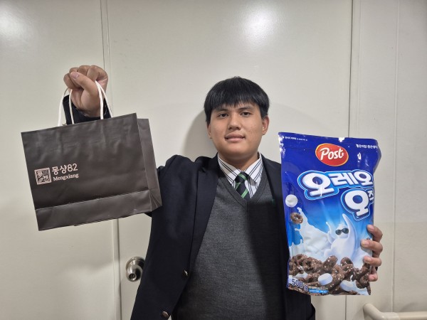 가장 좋아하는 간식을 자랑하는 이용인