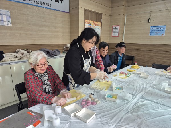 선물할 바람떡 만드는 모습