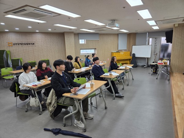 금천구 내 다양한 복지시설의 종사자 분들이 참석해주셨습니다.