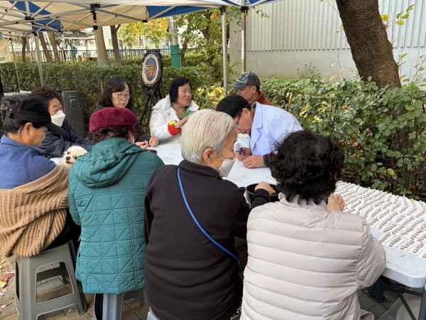 쑥뜸 받는 모습