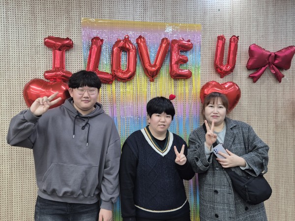 초대한 가족들과 단체사진