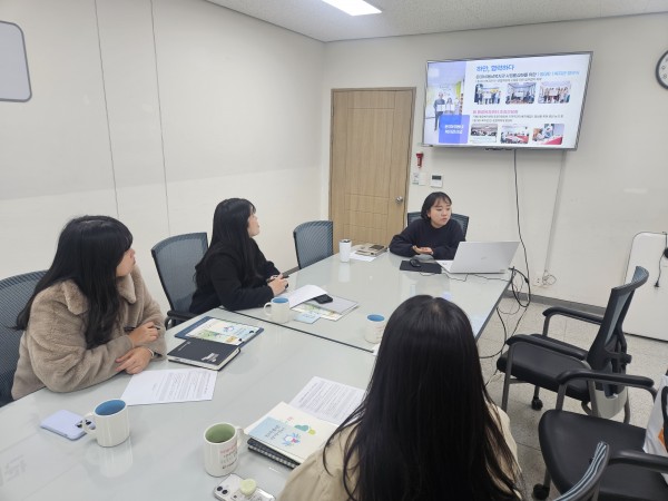 기관소개 듣는 모습