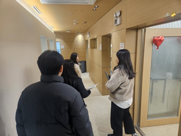 기관 프로그램실 보는 모습