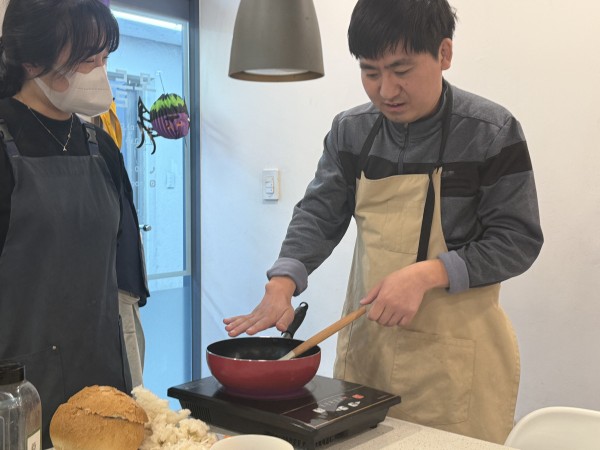 직접요리해보는모습