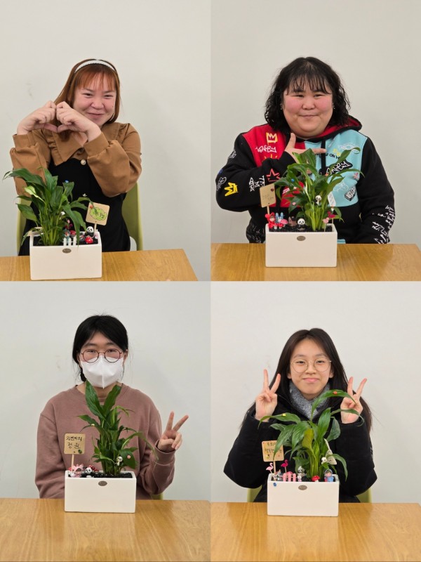 완성된 화분과 함께 찍은 사진