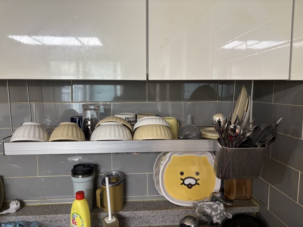 정갈하게 정리된 그릇들의 모습