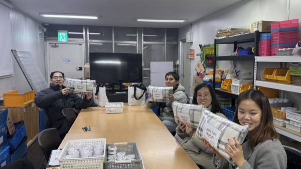 영화를 기다리는 모습