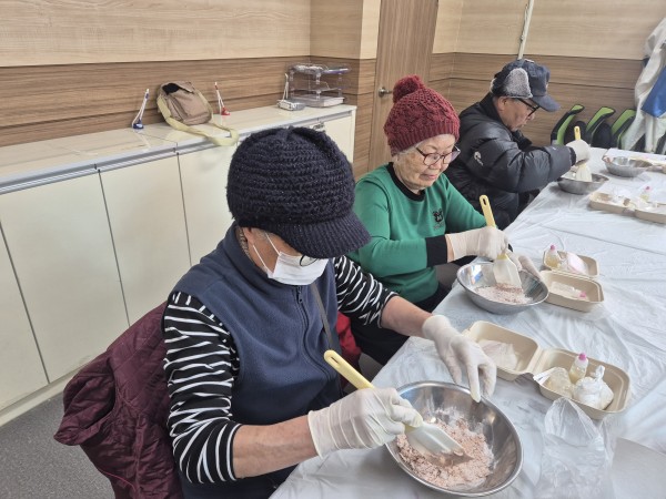 천연비누 만드는 모습