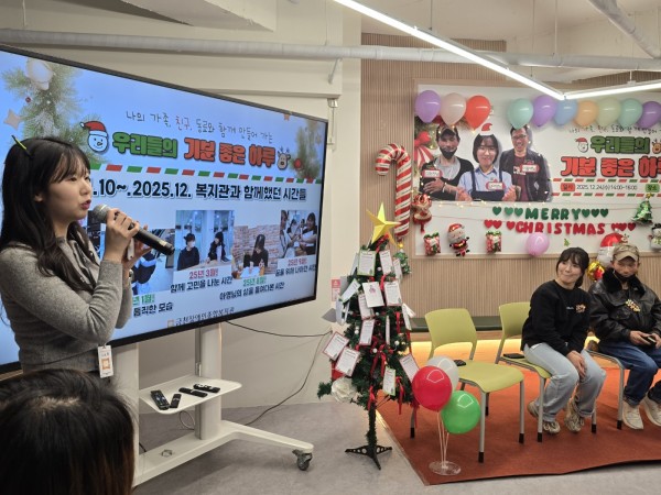 담당자가 바라본 아영님의 모습을 이야기하고 공유하는 모습의 사진