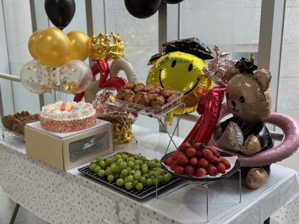 졸업식을 축하하는 잔칫상 모습