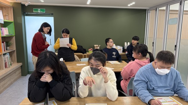 한 해를 돌아보며 서로의 강점을 찾고 이야기하는 사진