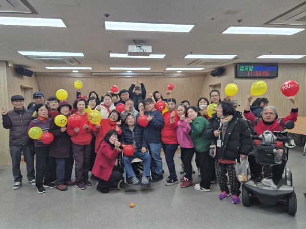 2025년 건강문화교실 참여자 단체사진