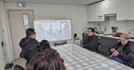 26년 계획을 함께 의논하는 모습