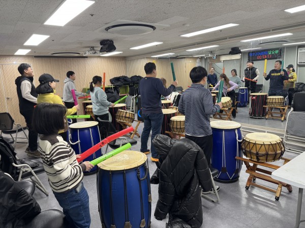 난타 치는 모습