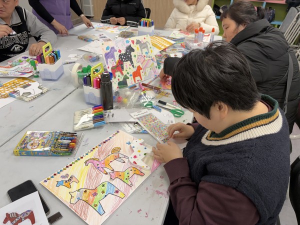 병오년 맞이 말그림 그리기:&gt;&lt;img src=