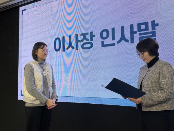 정기영팀장님 장기근속표창 모습