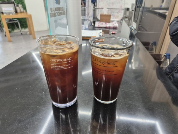 완성된 아메리카노 사진